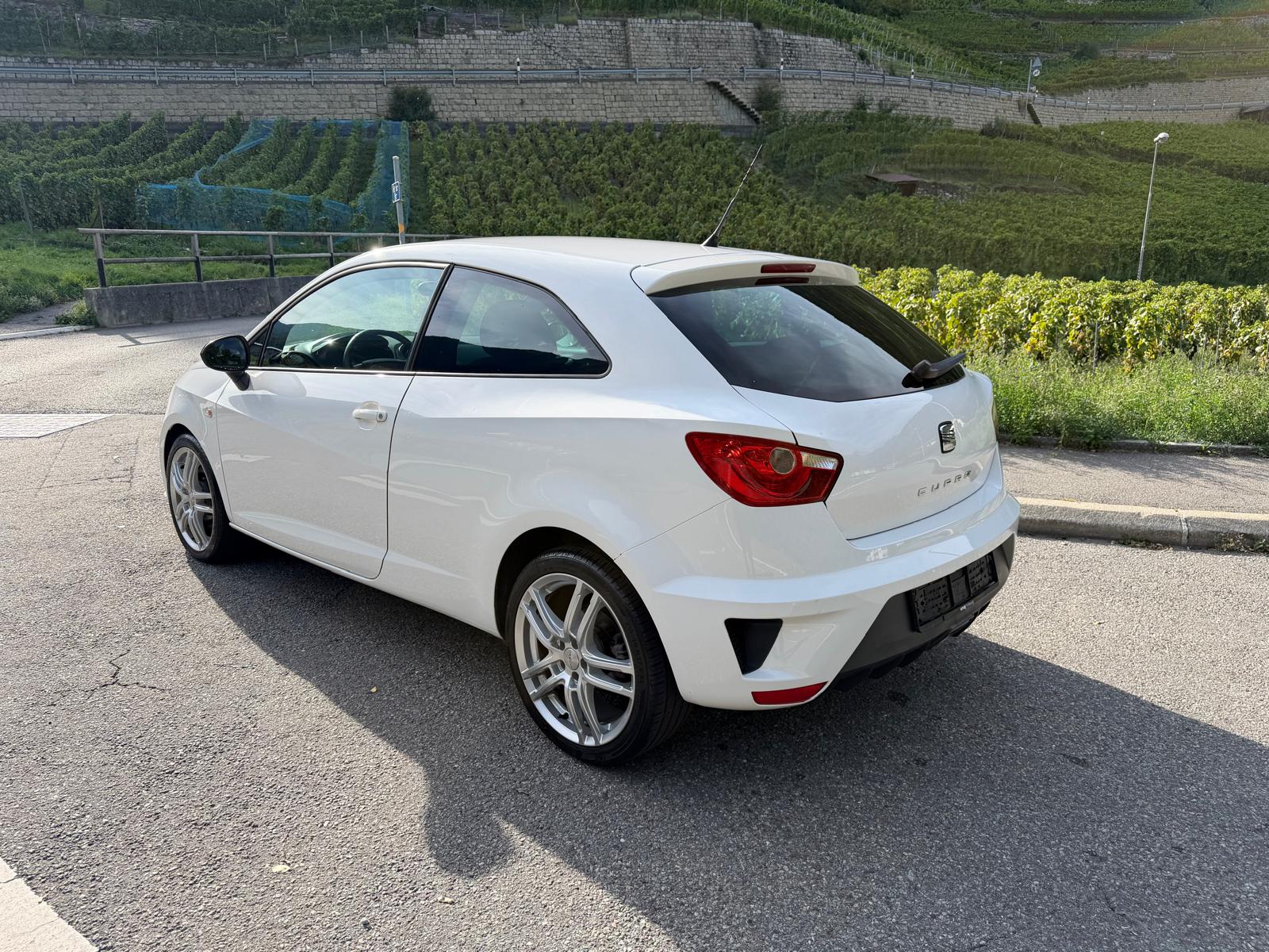 SEAT Ibiza SC 1.4 TSI Cupra DSG-image-8