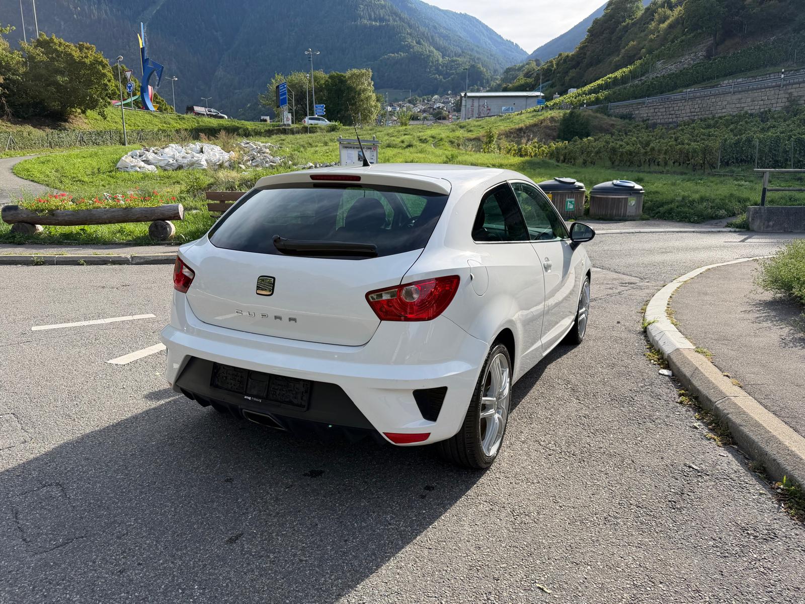 SEAT Ibiza SC 1.4 TSI Cupra DSG-image-7