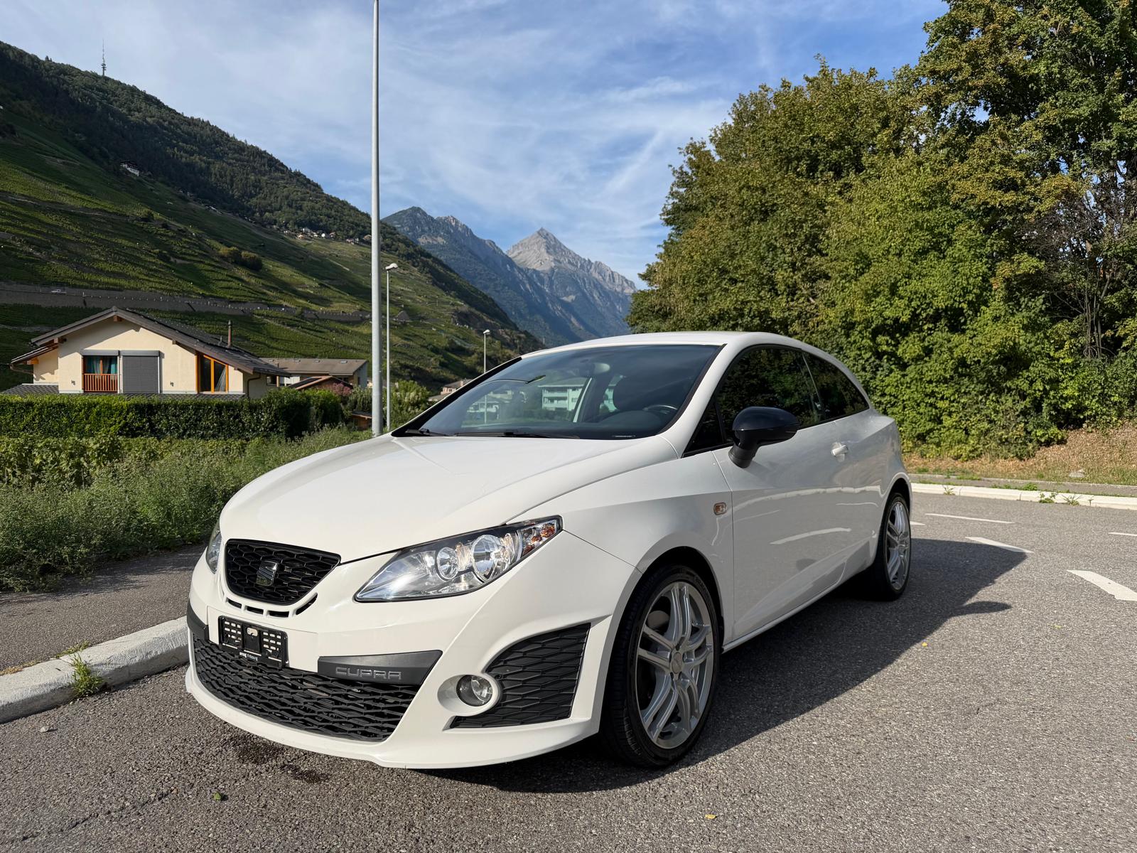 SEAT Ibiza SC 1.4 TSI Cupra DSG-image-2