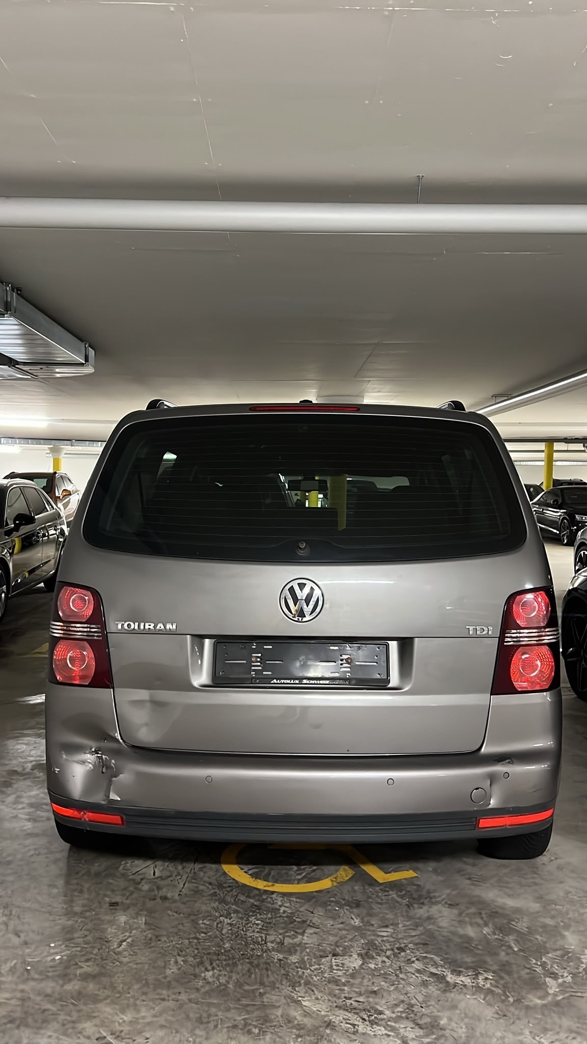 VW Touran 1.9 TDI Trendline DSG-image-2