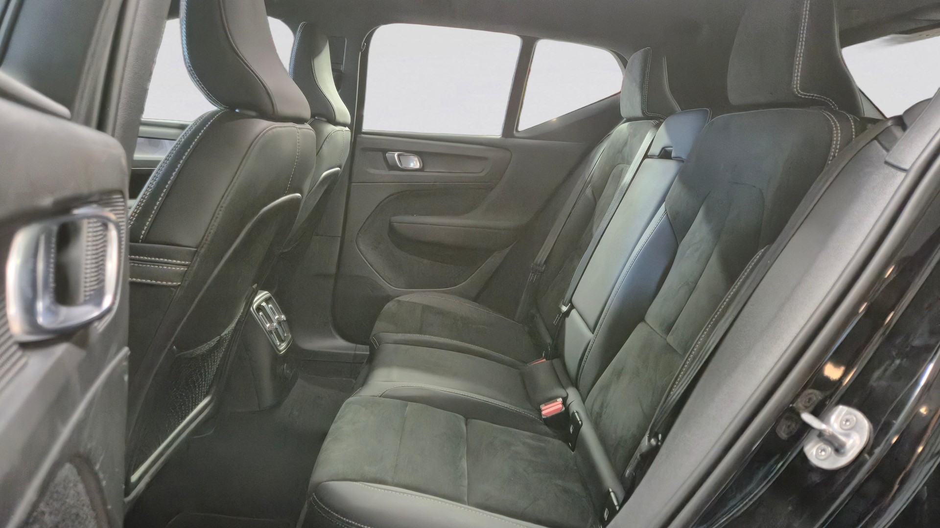 VOLVO XC40 T5 PHEV Core DCT LEASING à partir de CHF 410.-/mois-image-11