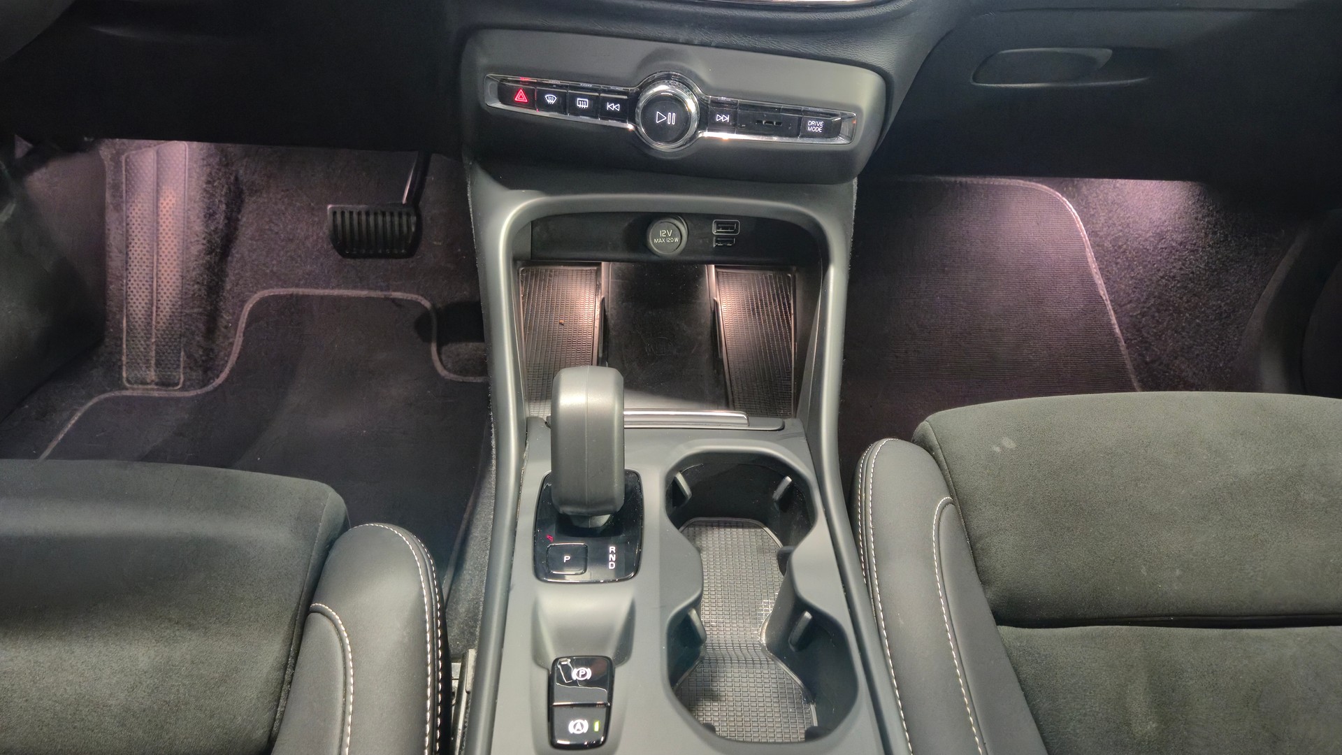 VOLVO XC40 T5 PHEV Core DCT LEASING à partir de CHF 410.-/mois-image-10