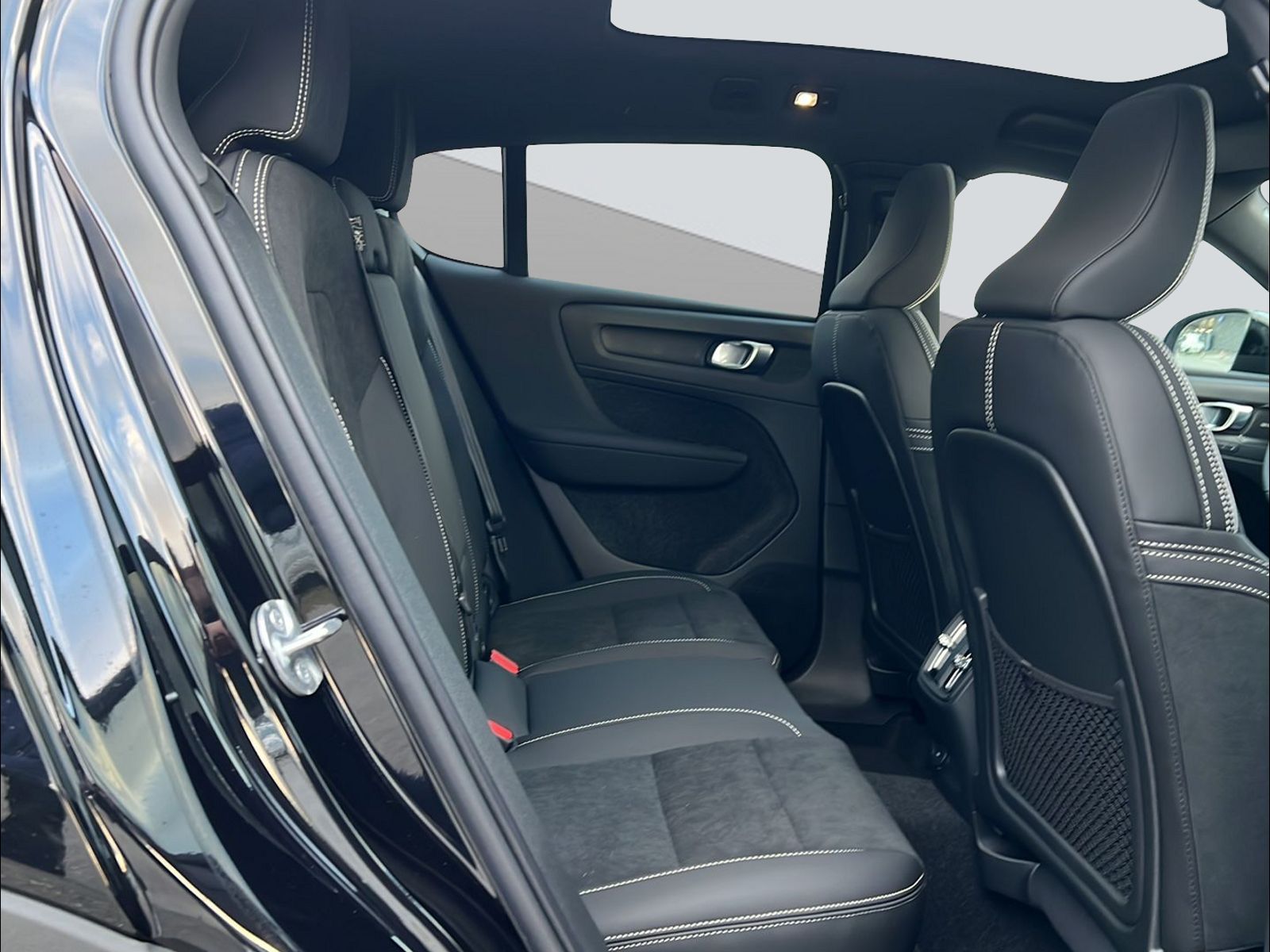 VOLVO C40 P8 Twin Recharge Ultimate AWD-image-10