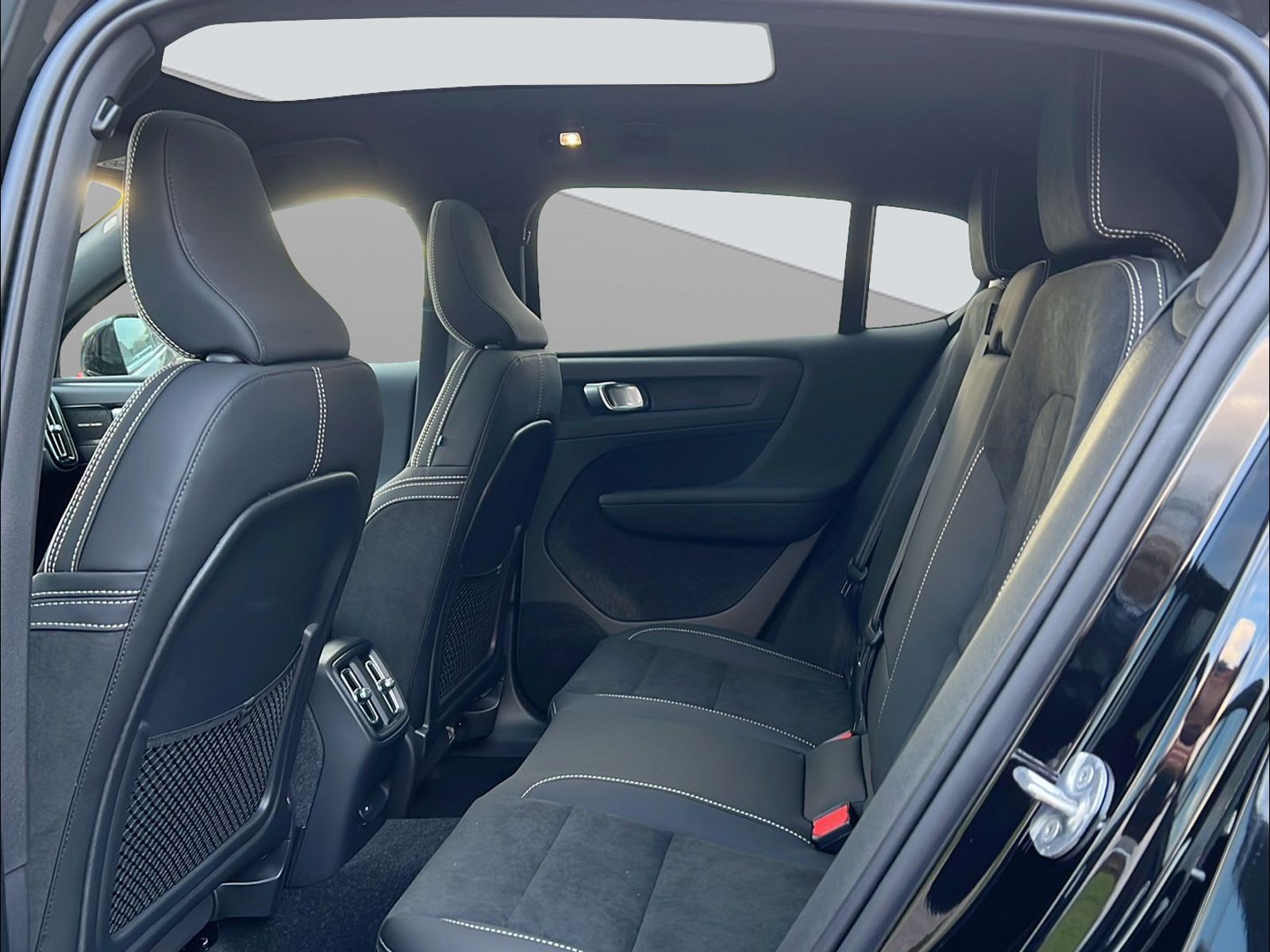 VOLVO C40 P8 Twin Recharge Ultimate AWD-image-13