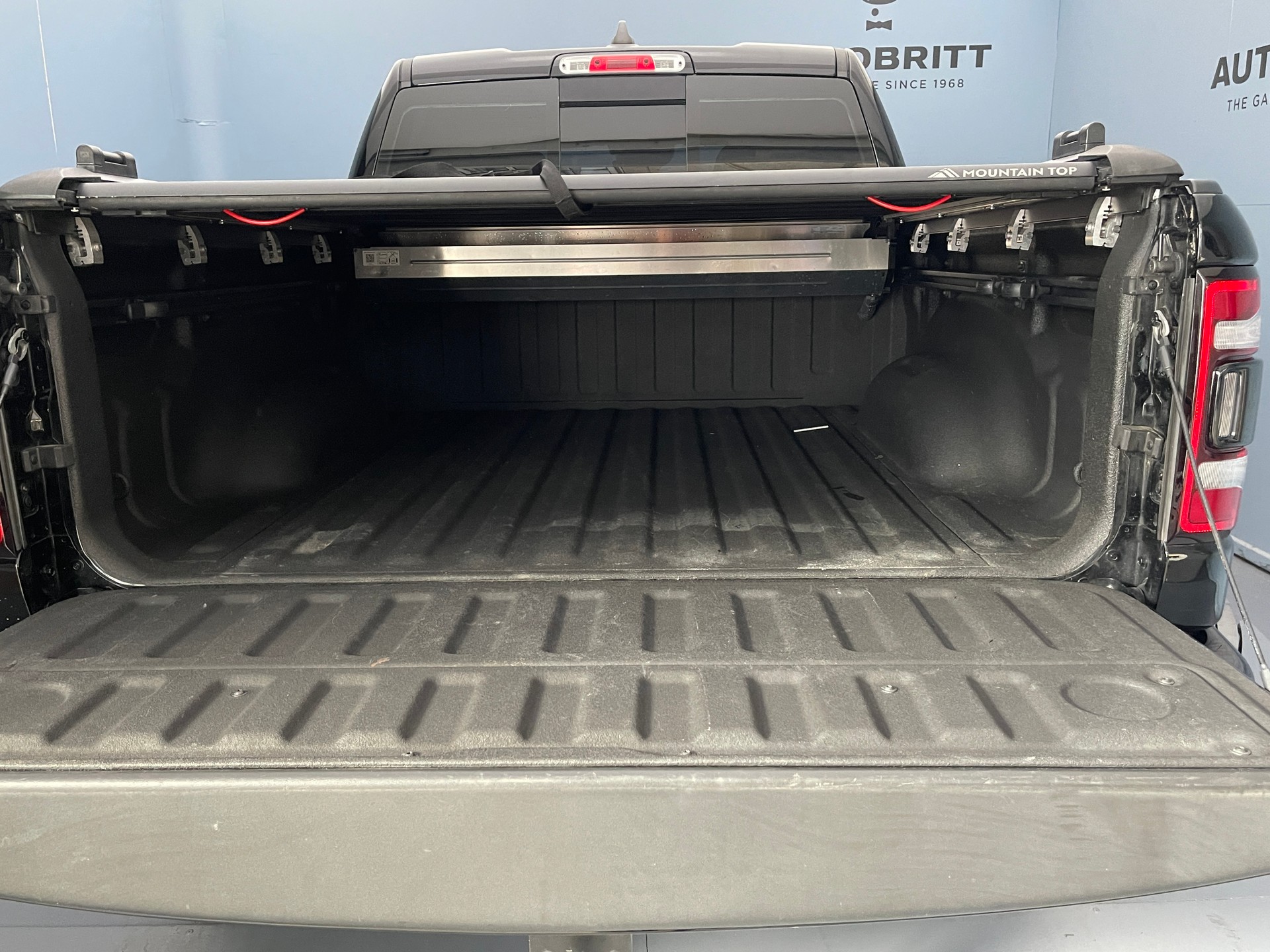 DODGE Ram 1500 Crew cab. pick-up 5.7 HEMI MDS VVT Laramie-image-15