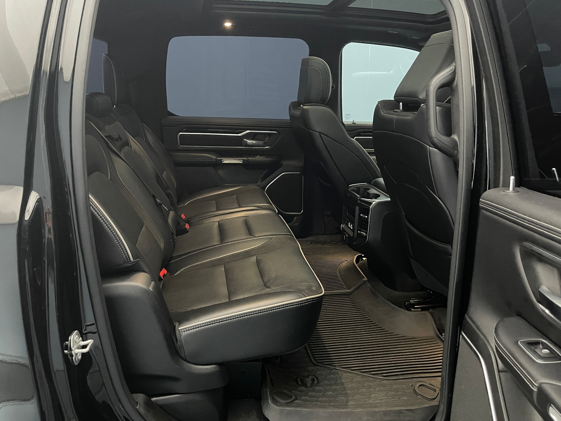 DODGE Ram 1500 Crew cab. pick-up 5.7 HEMI MDS VVT Laramie-image-11