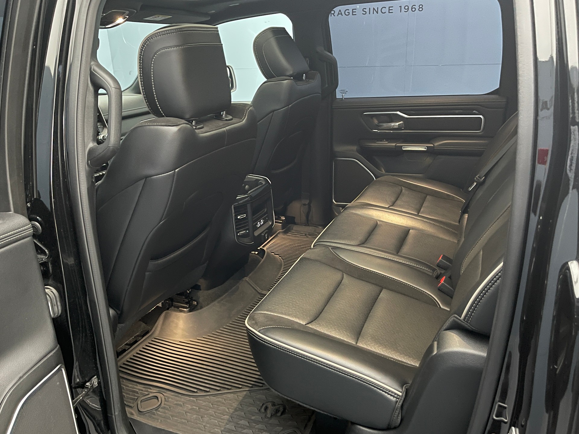 DODGE Ram 1500 Crew cab. pick-up 5.7 HEMI MDS VVT Laramie-image-12