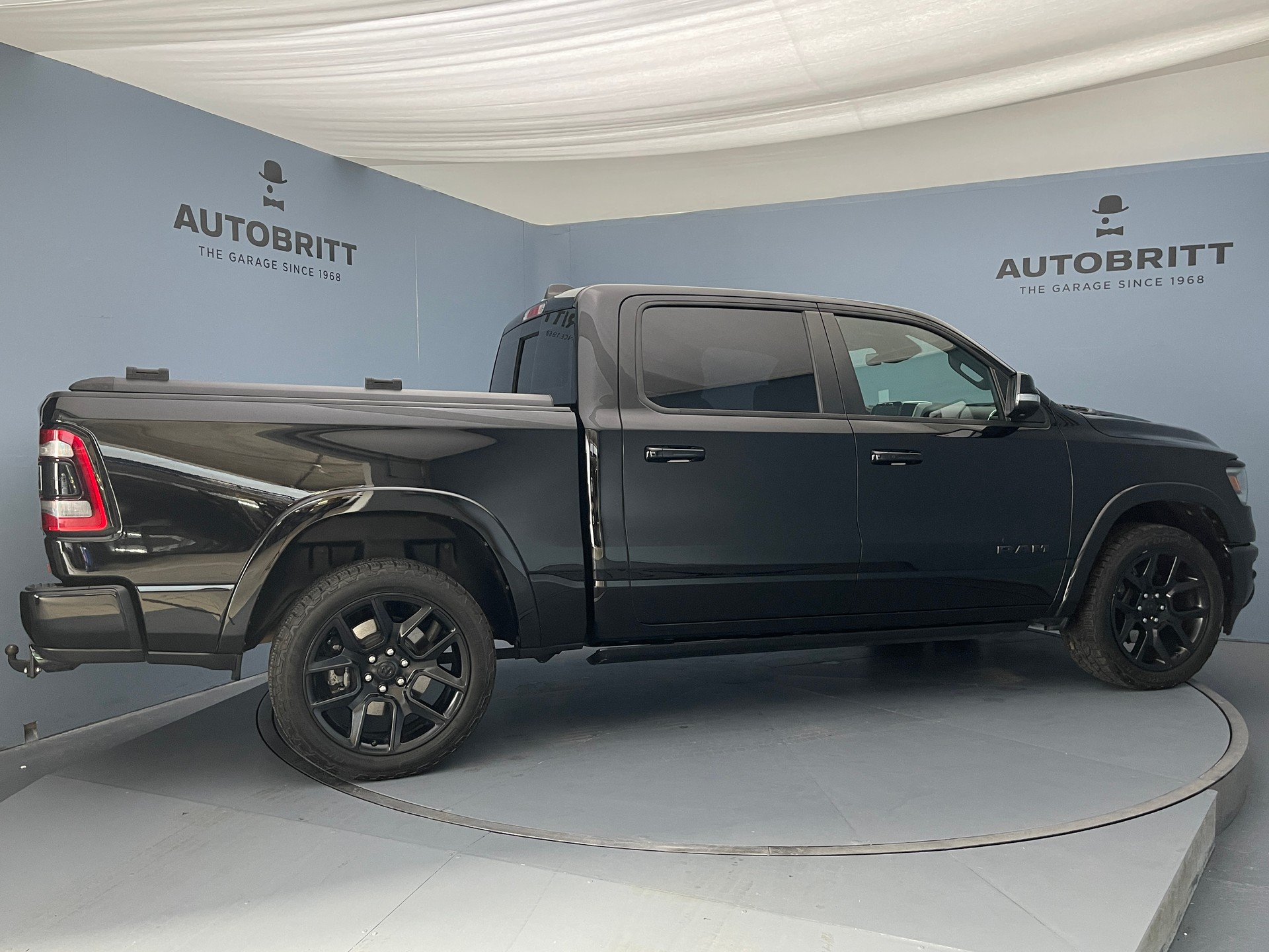 DODGE Ram 1500 Crew cab. pick-up 5.7 HEMI MDS VVT Laramie-image-3