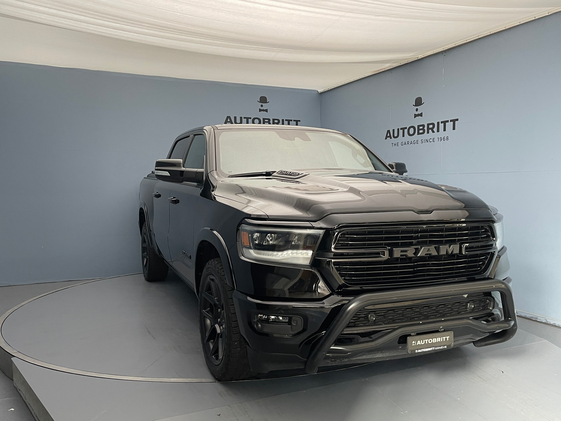 DODGE Ram 1500 Crew cab. pick-up 5.7 HEMI MDS VVT Laramie-image-2