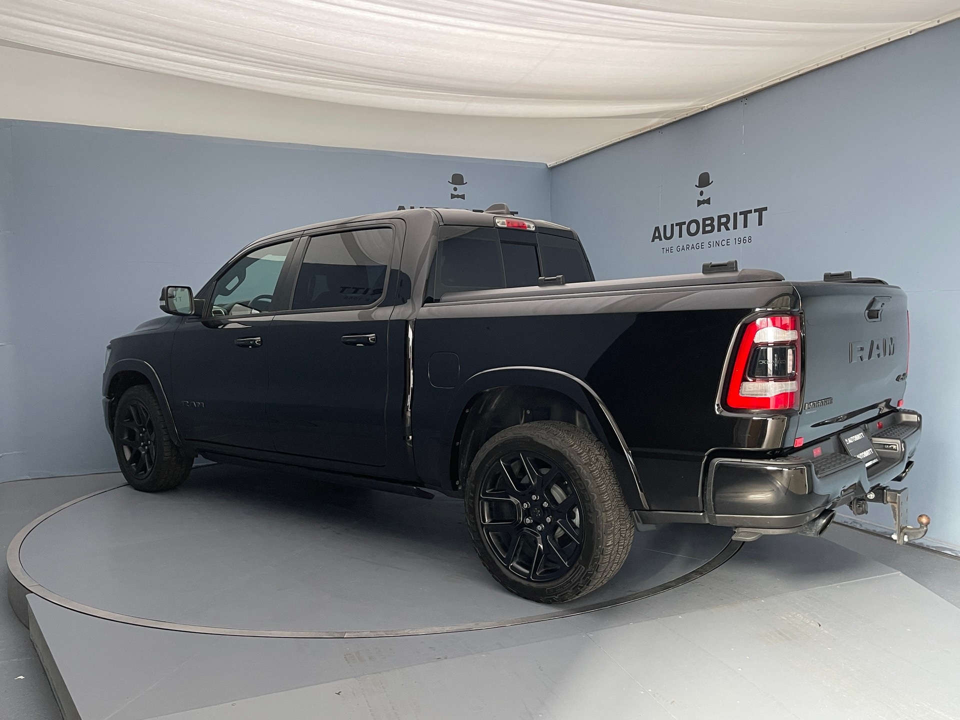DODGE Ram 1500 Crew cab. pick-up 5.7 HEMI MDS VVT Laramie-image-5