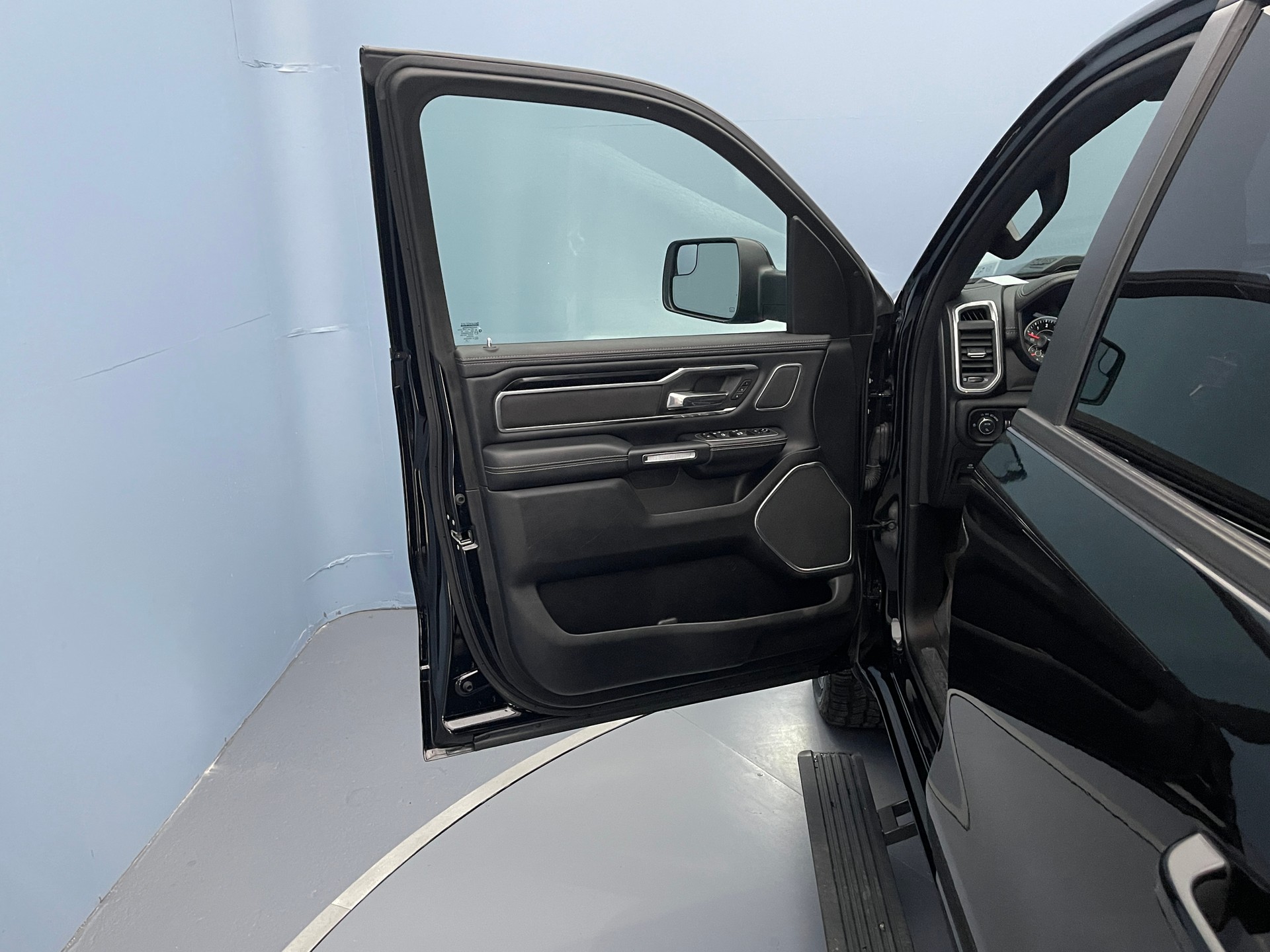 DODGE Ram 1500 Crew cab. pick-up 5.7 HEMI MDS VVT Laramie-image-13