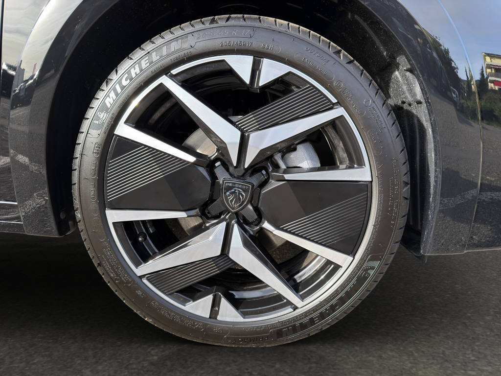 PEUGEOT 208 1.2 Hybrid 145 GT Exclusive-image-4