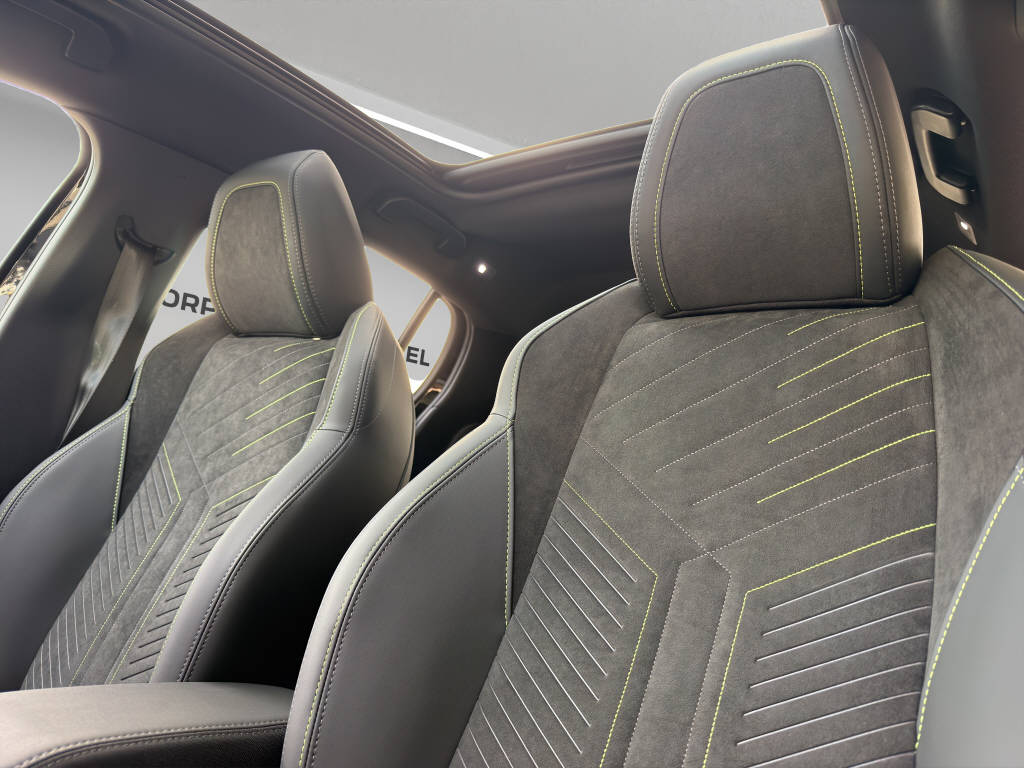 PEUGEOT 208 1.2 Hybrid 145 GT Exclusive-image-8