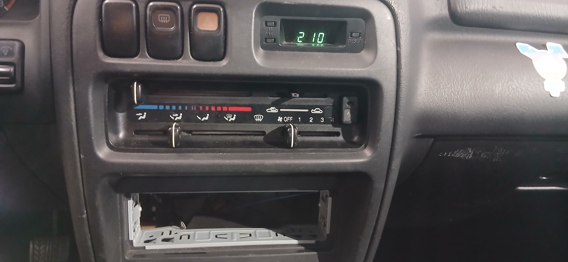 MAZDA 323 F 1.5i-16V-image-5