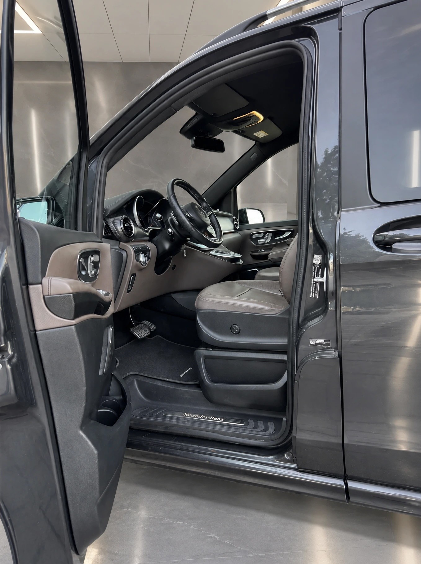 MERCEDES-BENZ V 300 d Swiss Ed. kurz 4matic-image-5