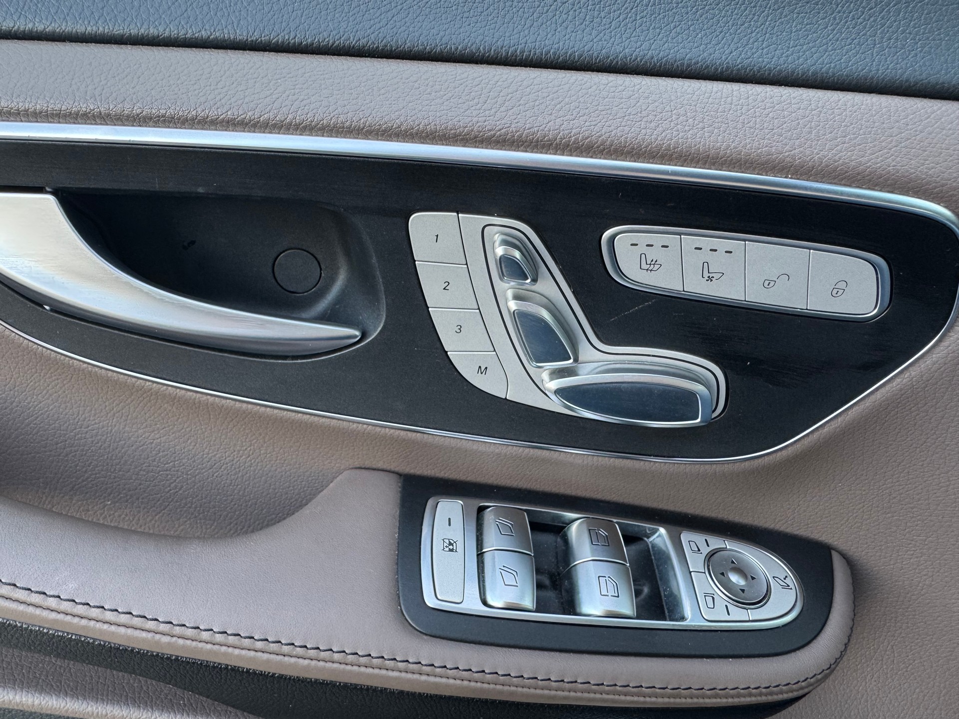 MERCEDES-BENZ V 300 d Swiss Ed. kurz 4matic-image-11