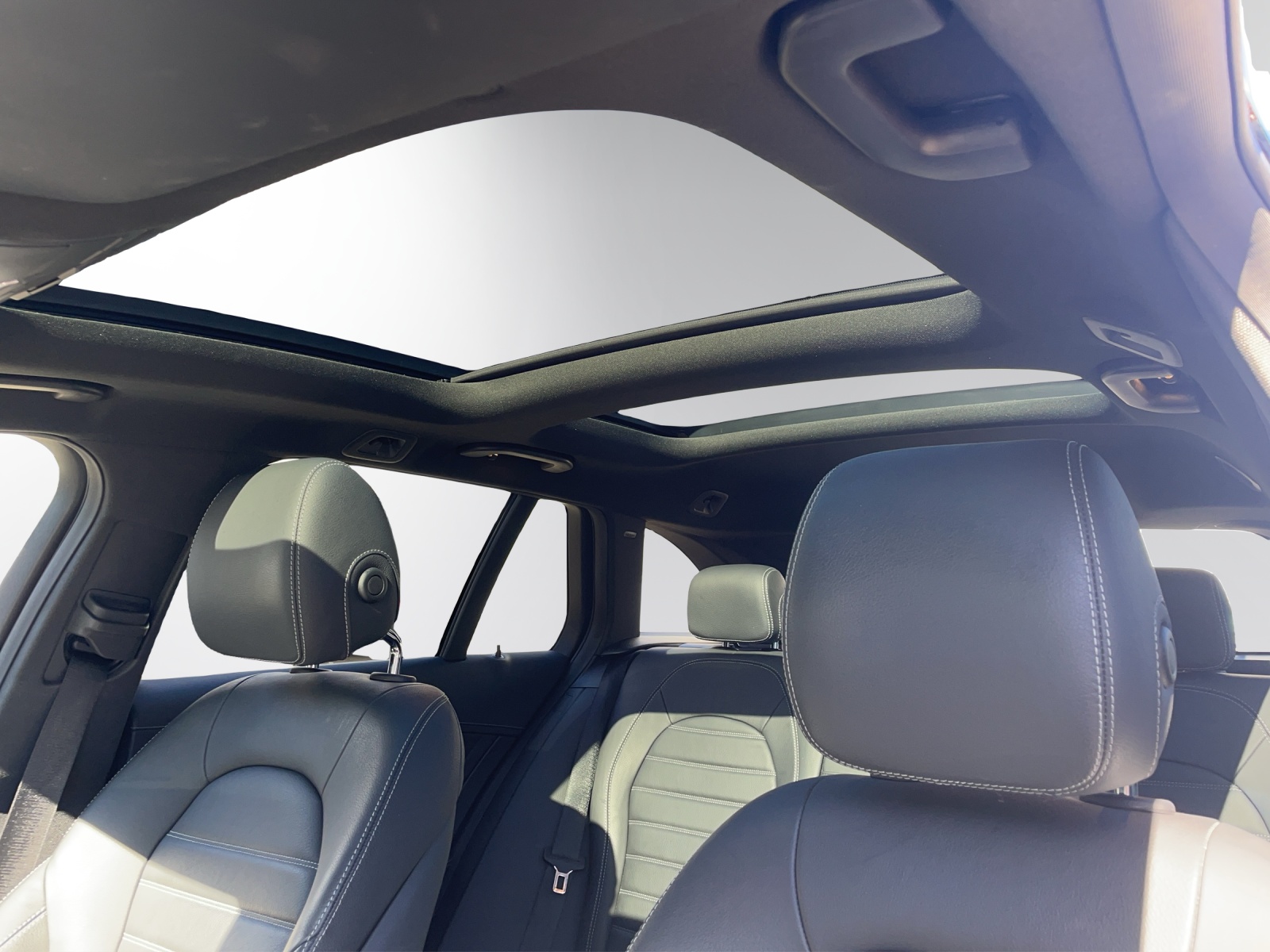 MERCEDES-BENZ C 300 d AMG Line 4Matic 9G-Tronic-image-13