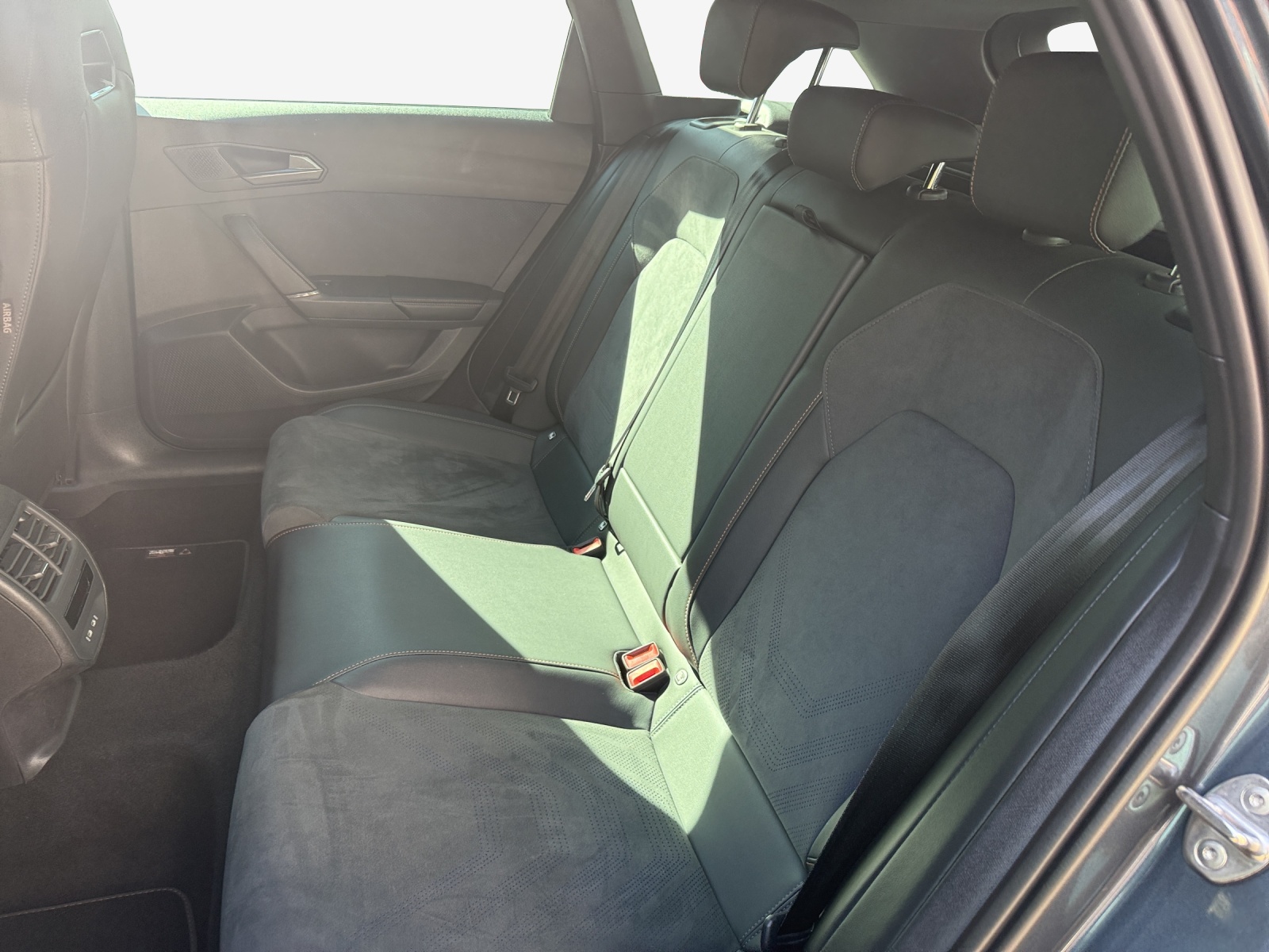 CUPRA LEON ST 1.5 e-HYBRID pHEV Black SymphonyDSG-image-11