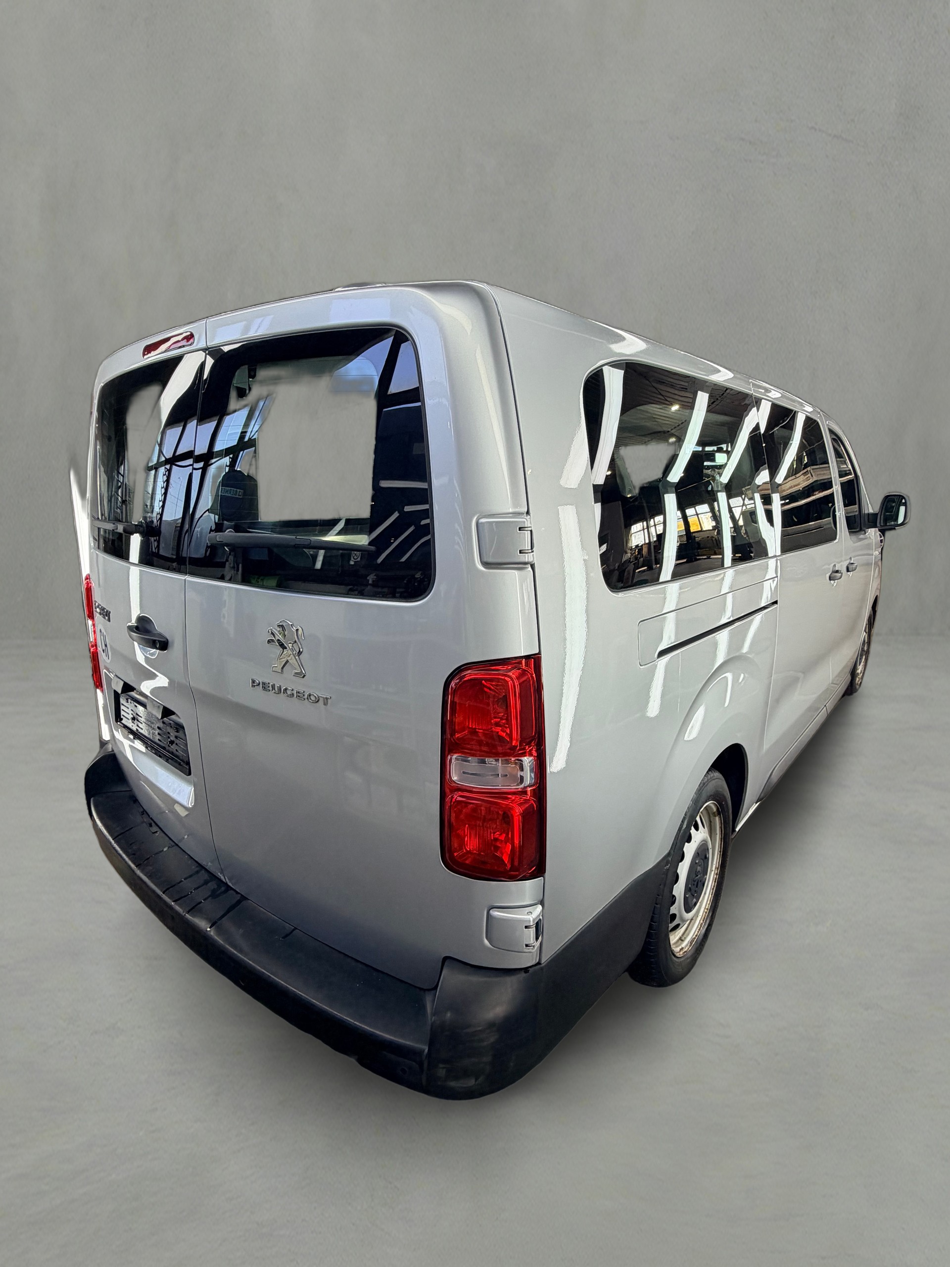 PEUGEOT Traveller 2.0 BlueHDi Active Lang EAT-image-4