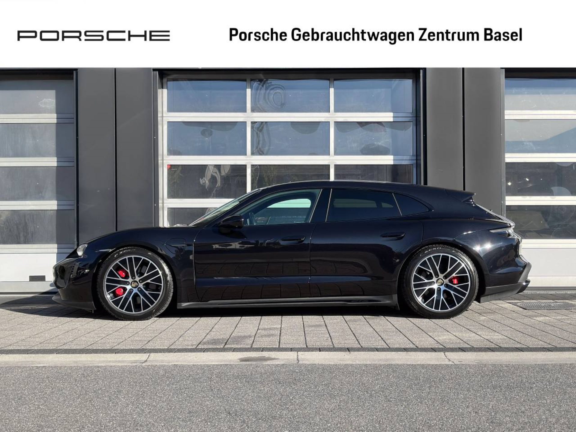 PORSCHE Taycan GTS Sport Turismo-showroom-element-1