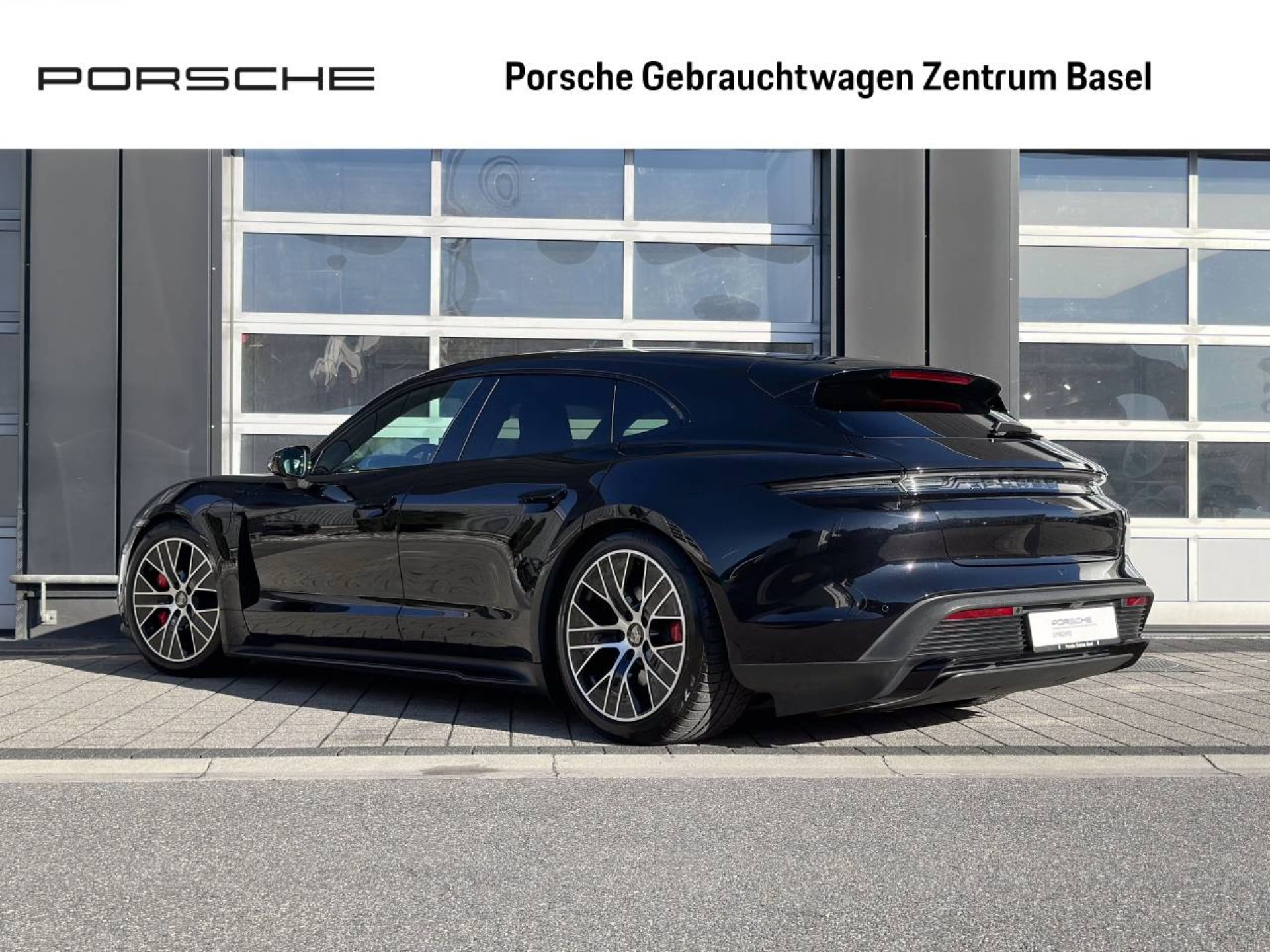 PORSCHE Taycan GTS Sport Turismo-showroom-element-2