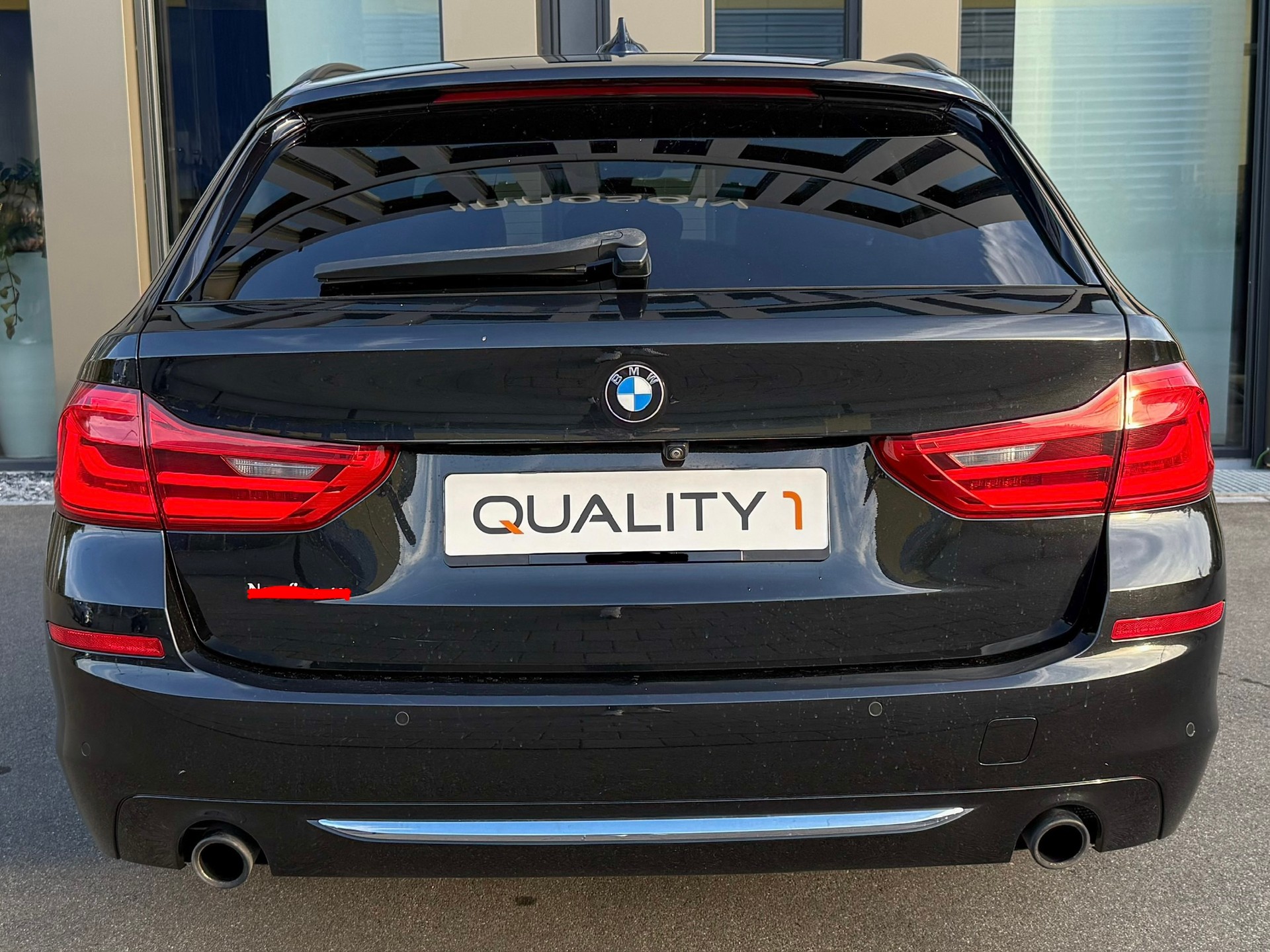BMW 520d xDrive Touring Luxury Line Steptronic-image-3