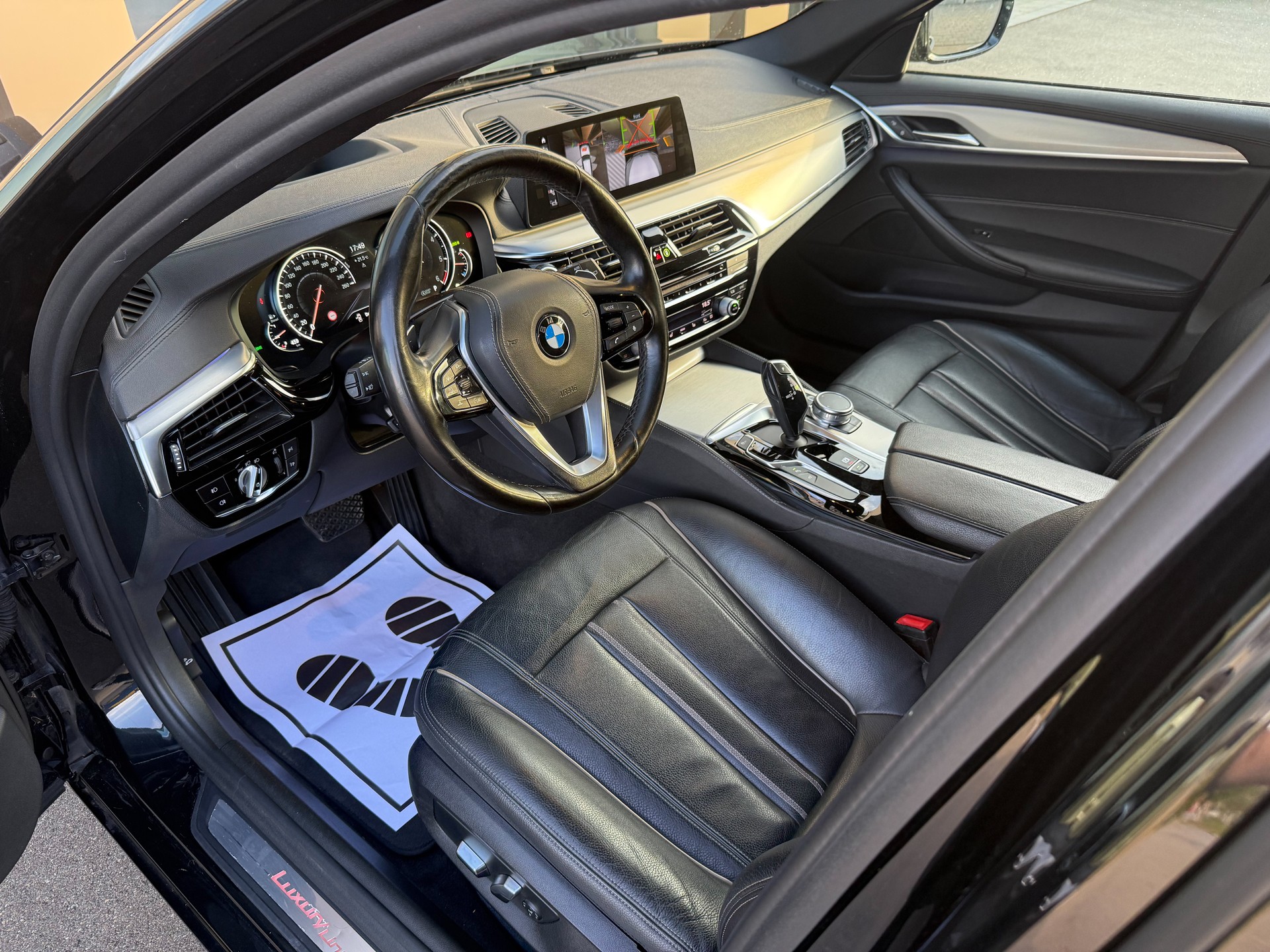 BMW 520d xDrive Touring Luxury Line Steptronic-image-8