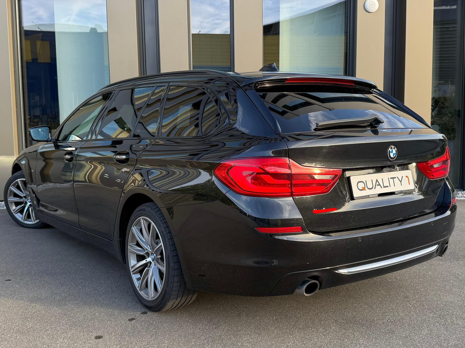BMW 520d xDrive Touring Luxury Line Steptronic-image-2