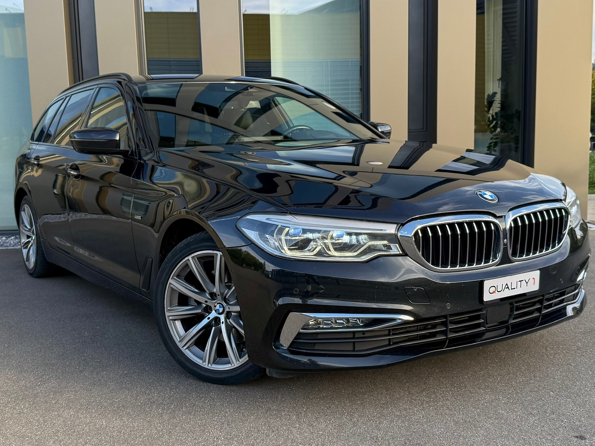 BMW 520d xDrive Touring Luxury Line Steptronic-image-5