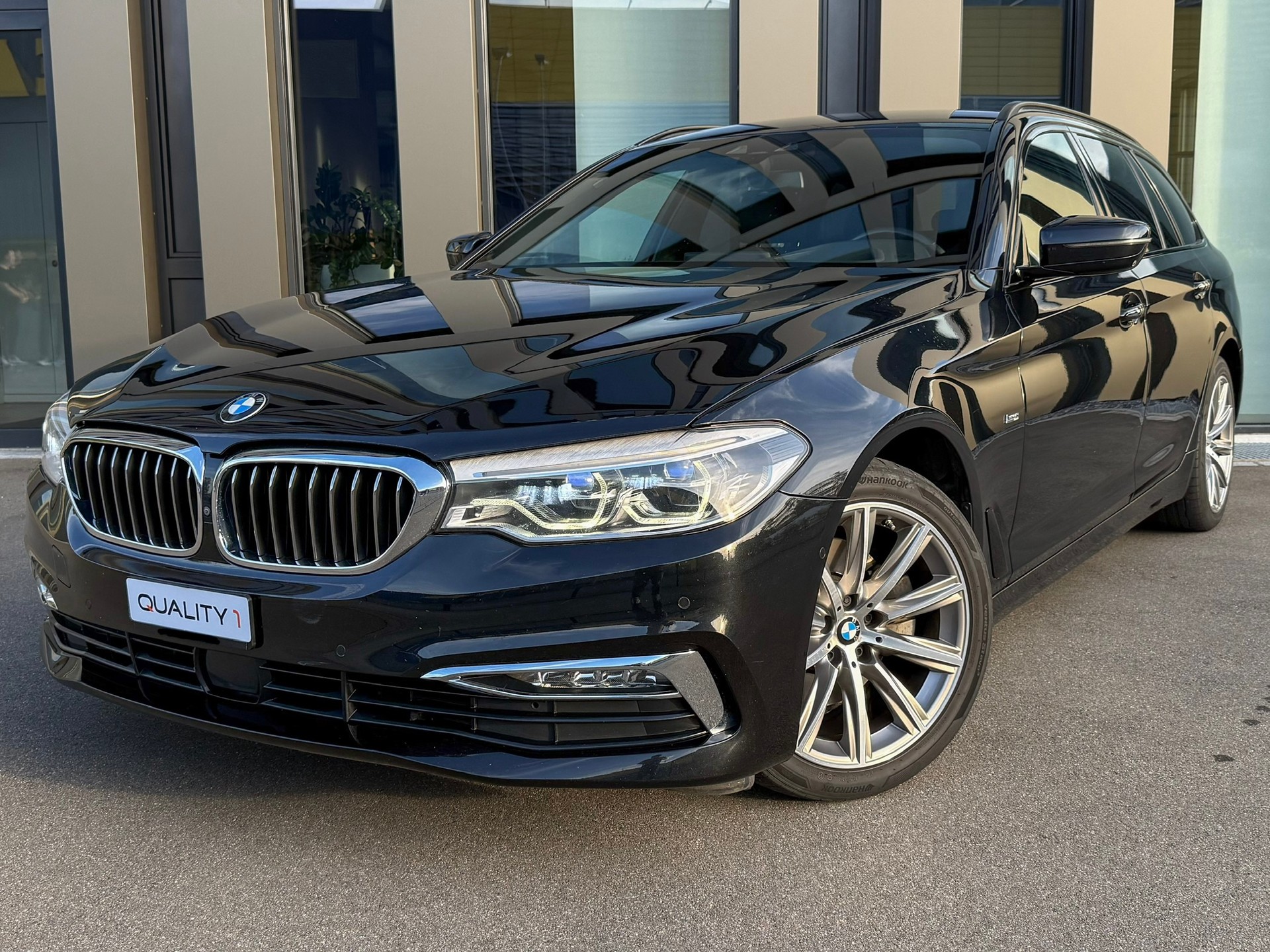 BMW 520d xDrive Touring Luxury Line Steptronic-image-0