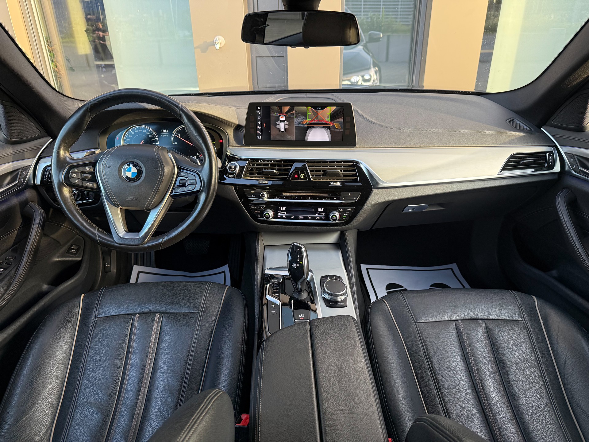 BMW 520d xDrive Touring Luxury Line Steptronic-image-11