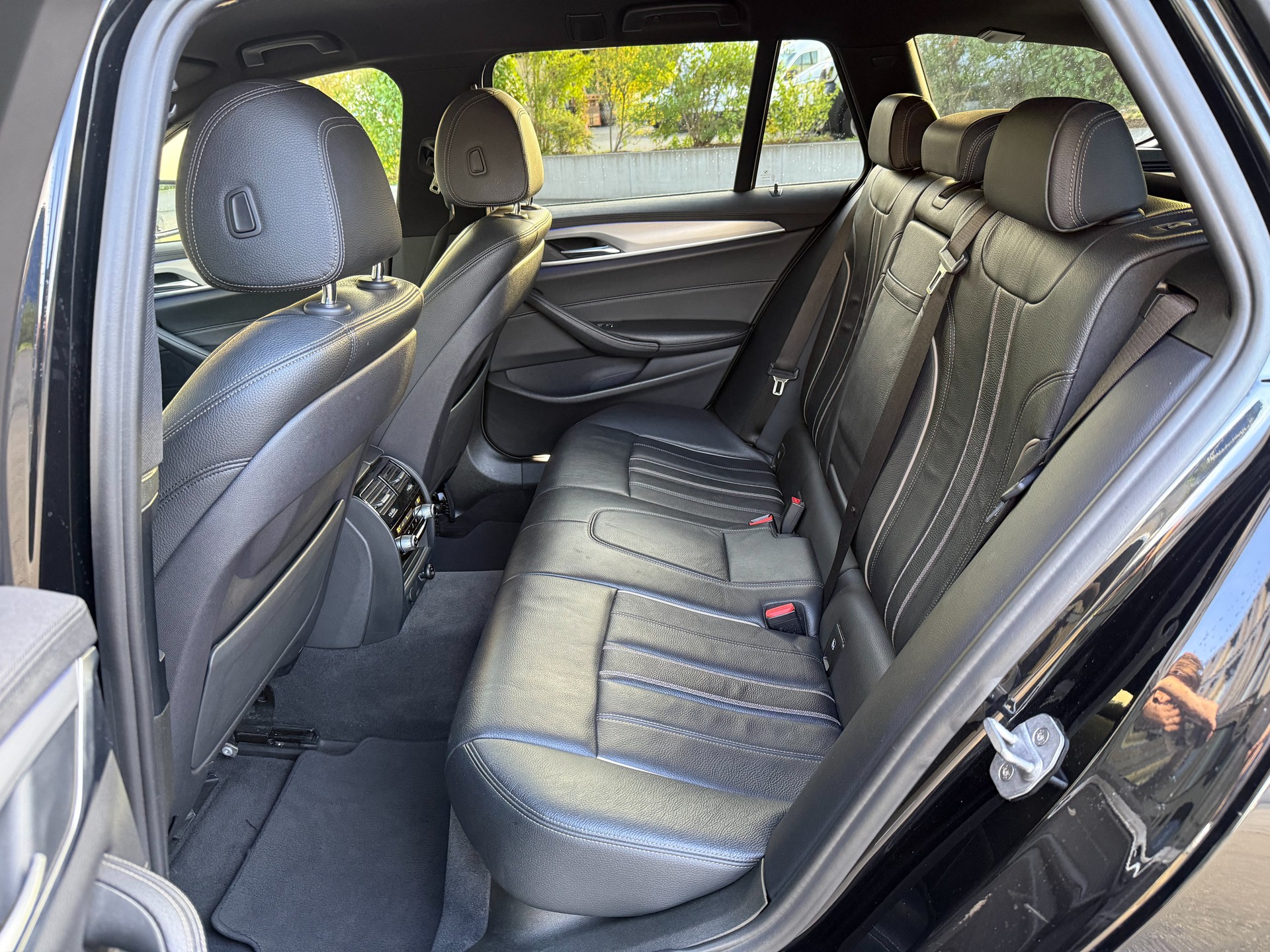 BMW 520d xDrive Touring Luxury Line Steptronic-image-10