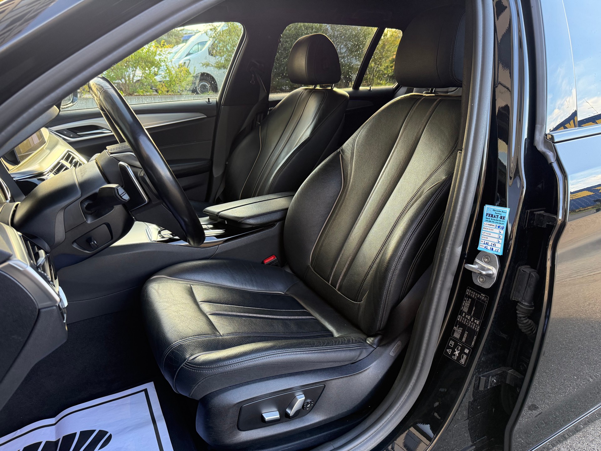 BMW 520d xDrive Touring Luxury Line Steptronic-image-9