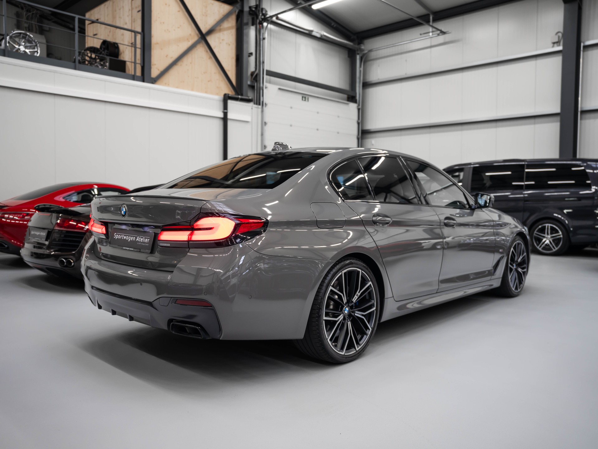 BMW M550i xDrive Steptronic-image-3