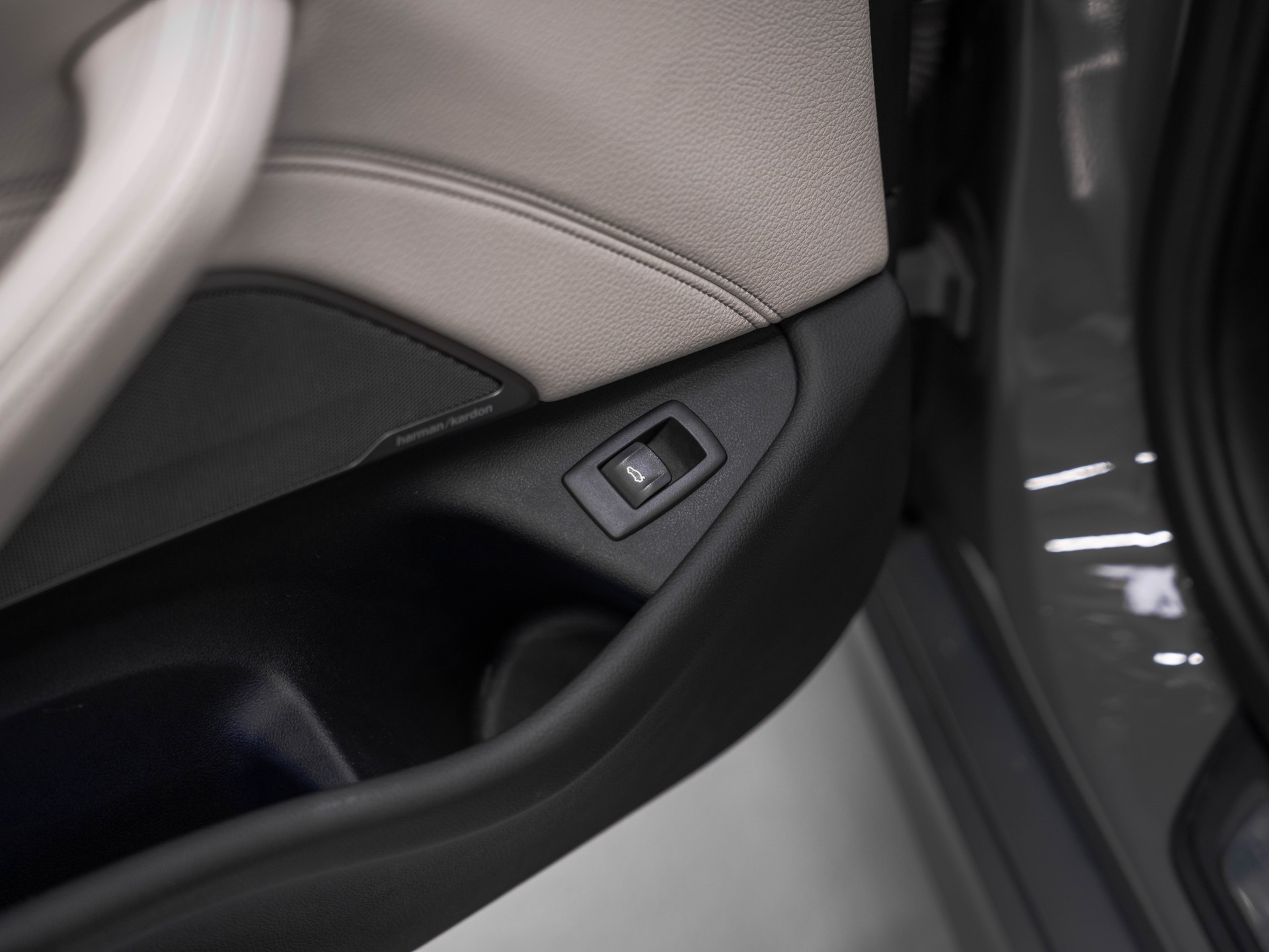 BMW M550i xDrive Steptronic-image-20