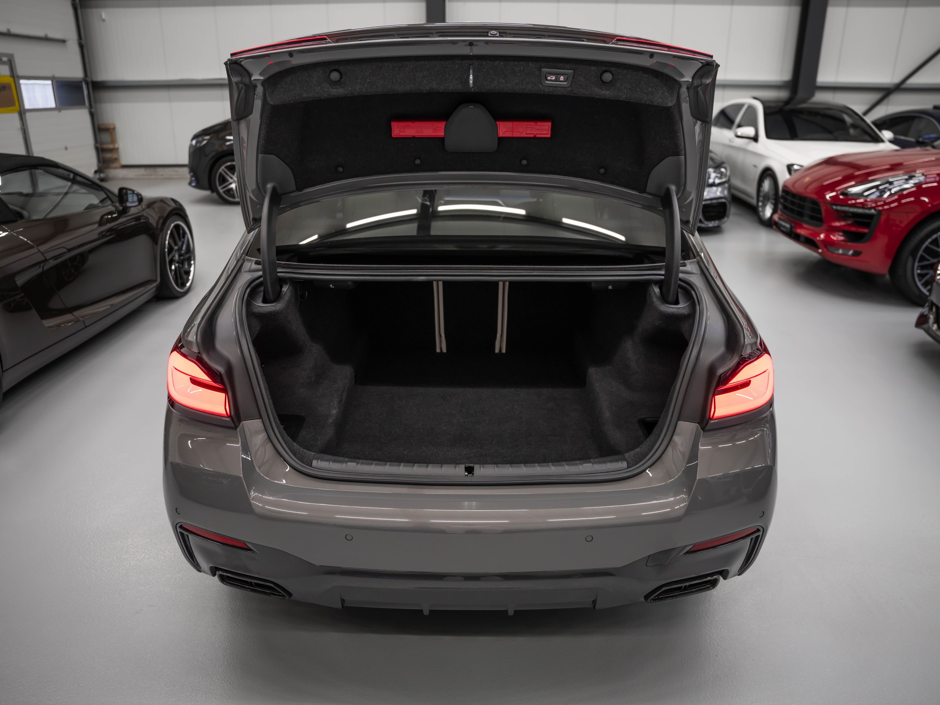 BMW M550i xDrive Steptronic-image-30
