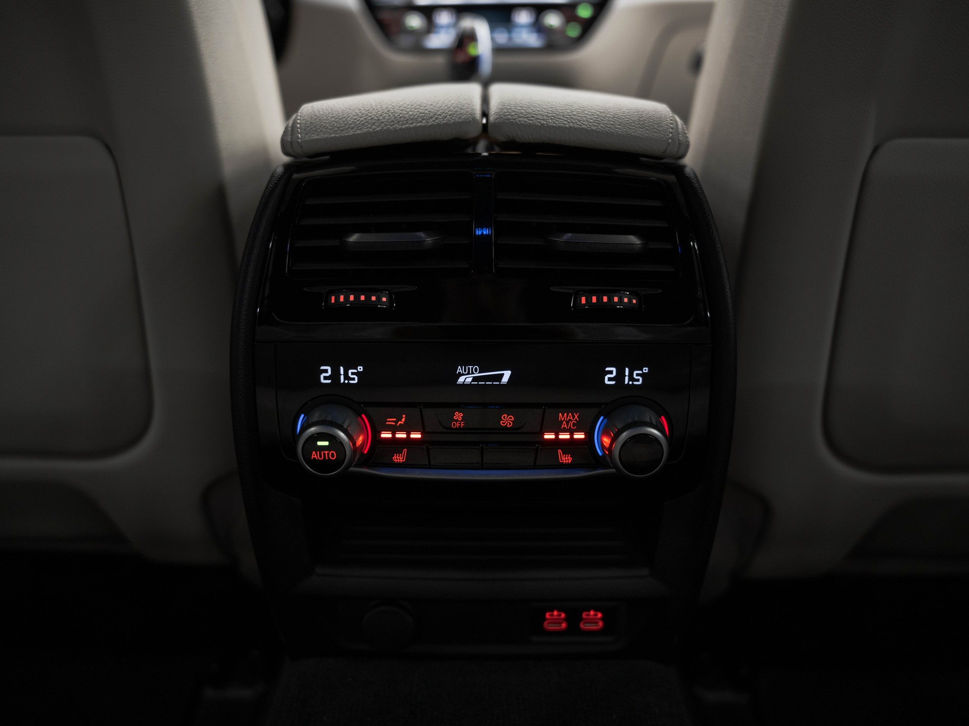 BMW M550i xDrive Steptronic-image-23