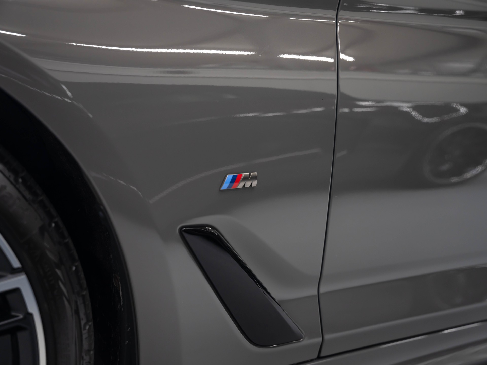 BMW M550i xDrive Steptronic-image-14