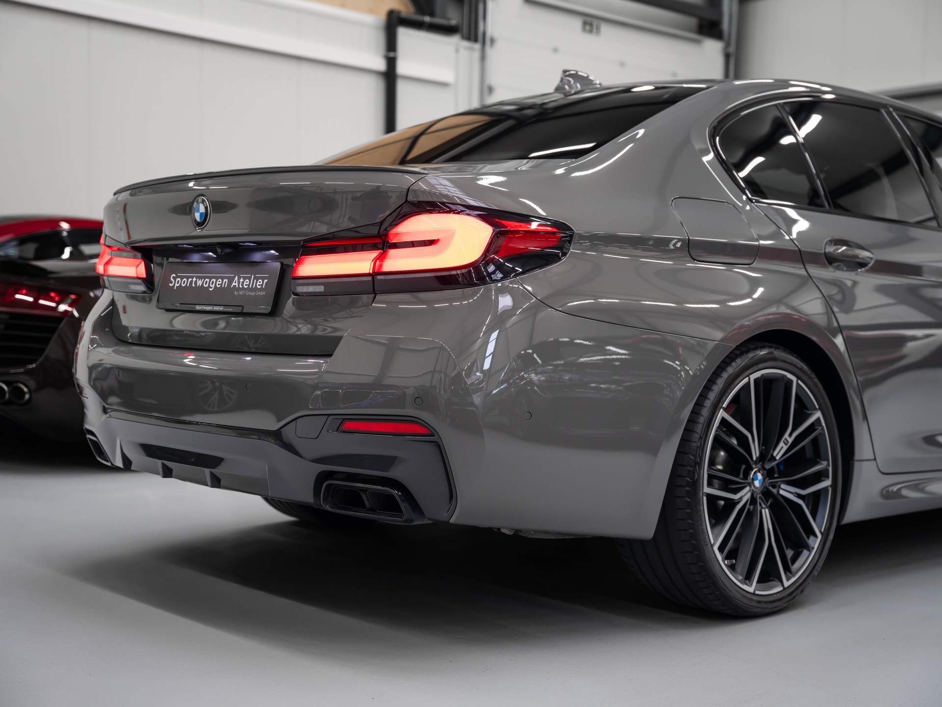 BMW M550i xDrive Steptronic-image-16