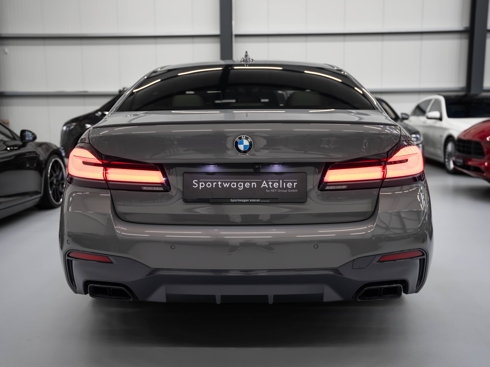 BMW M550i xDrive Steptronic-image-2