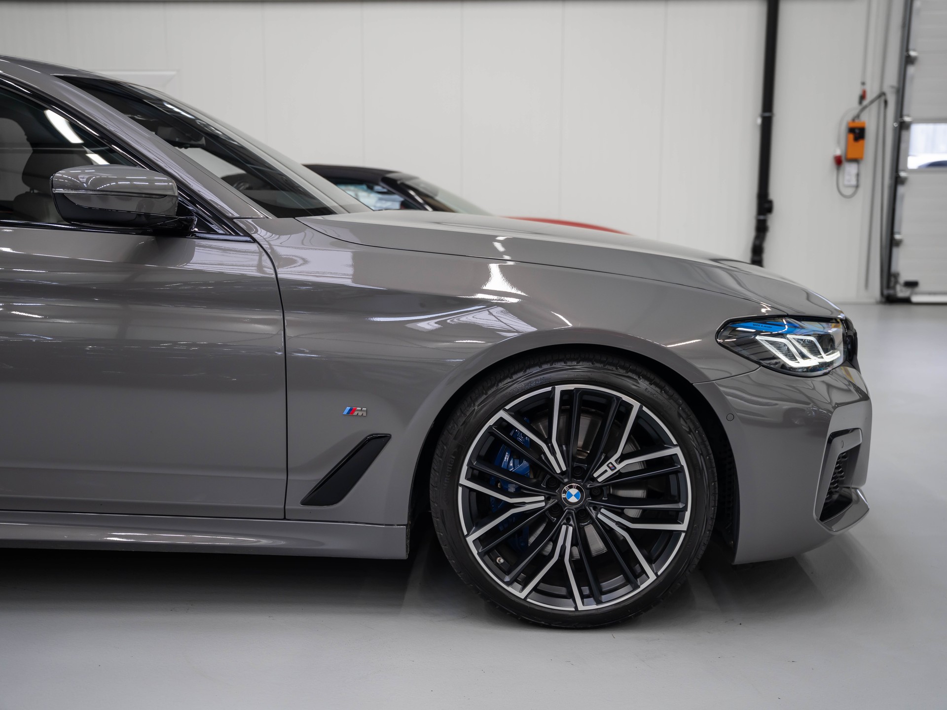 BMW M550i xDrive Steptronic-image-17