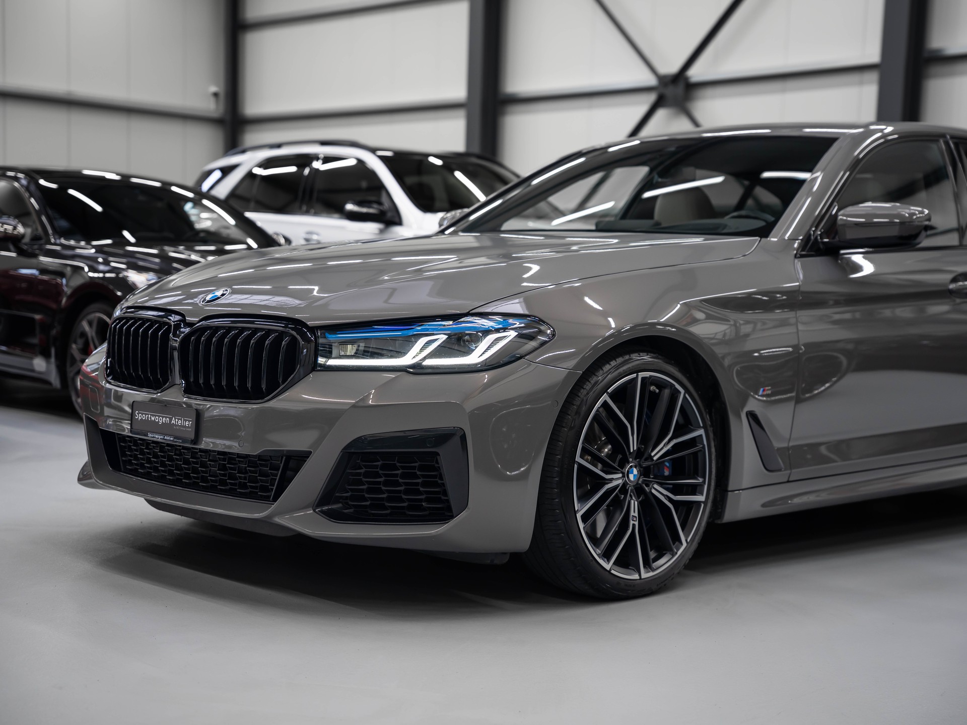 BMW M550i xDrive Steptronic-image-12