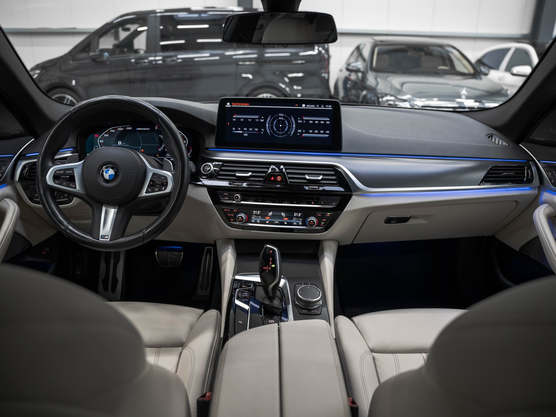 BMW M550i xDrive Steptronic-image-6