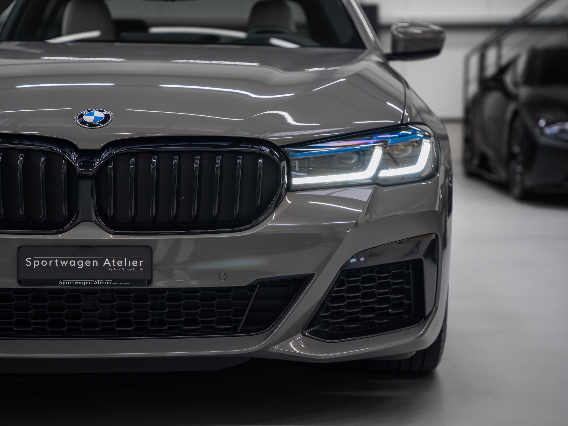 BMW M550i xDrive Steptronic-image-13