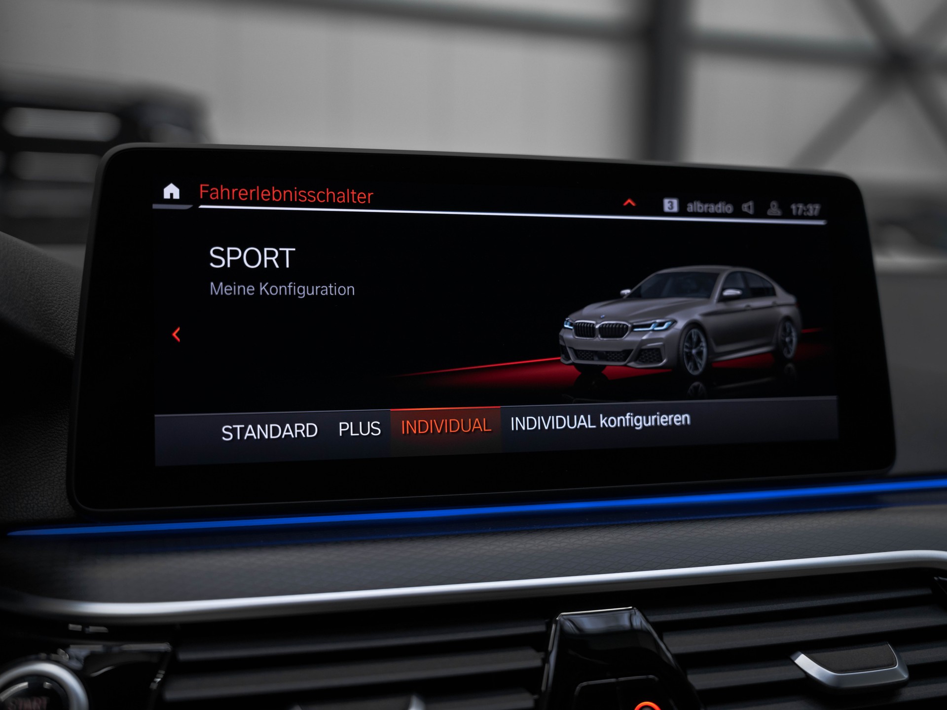 BMW M550i xDrive Steptronic-image-28