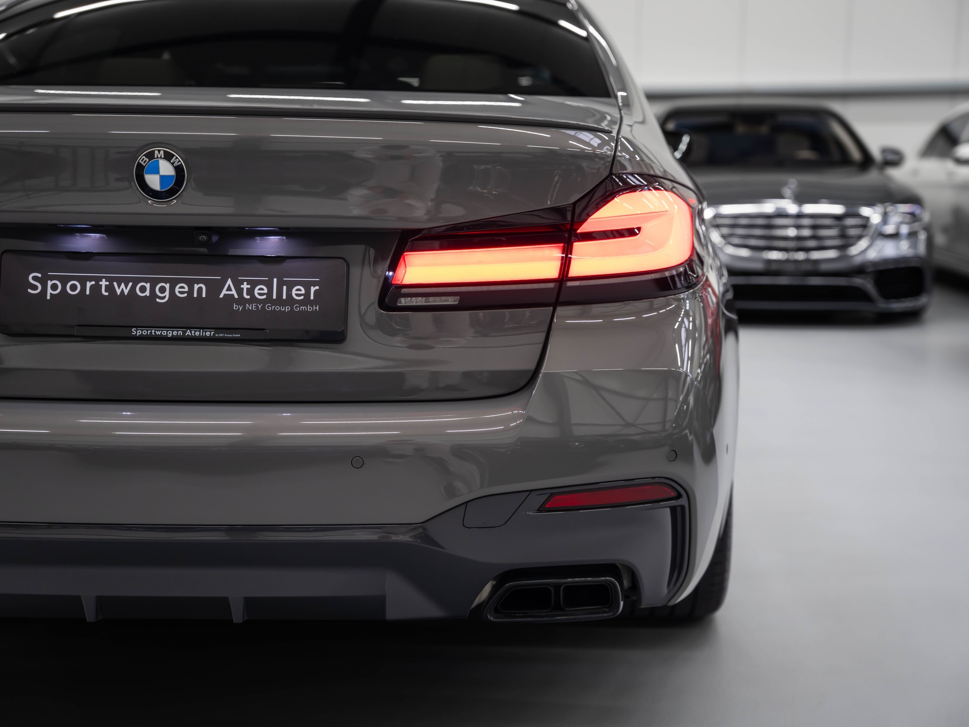 BMW M550i xDrive Steptronic-image-15