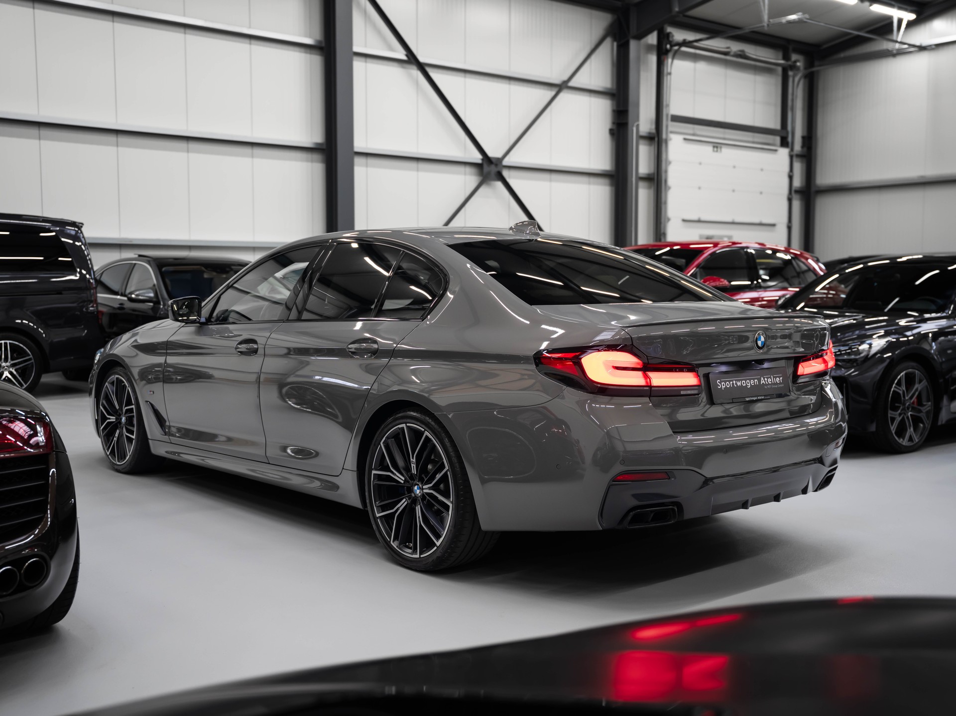 BMW M550i xDrive Steptronic-image-1