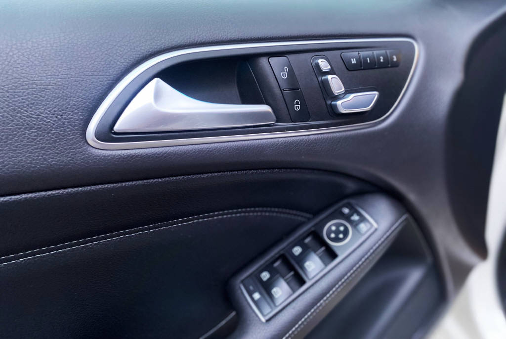 MERCEDES-BENZ B 220 d AMG Line 4m-image-5