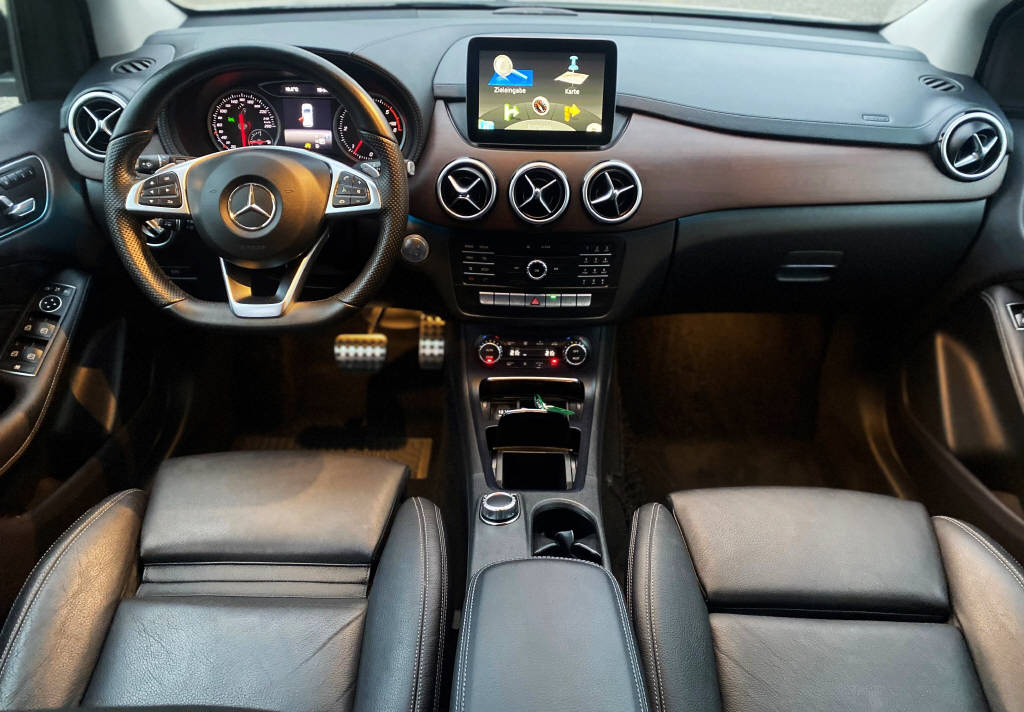 MERCEDES-BENZ B 220 d AMG Line 4m-image-11