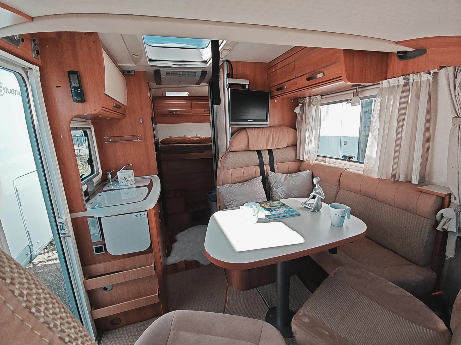 HYMER EX 504***Der Hymer vereint den Komfort eines vollintegrierten Premium-Wohnmobils mit den kompakten Massen***-image-1